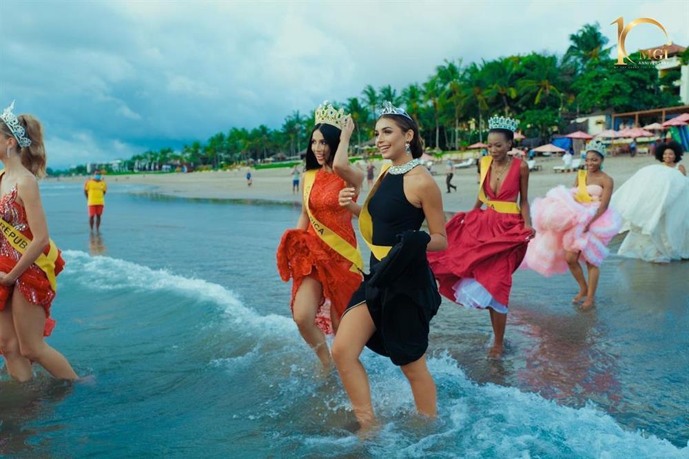 Nhìn Thiên Ân lưới đánh cá, dân mạng lại thương miss quấn chăn-11