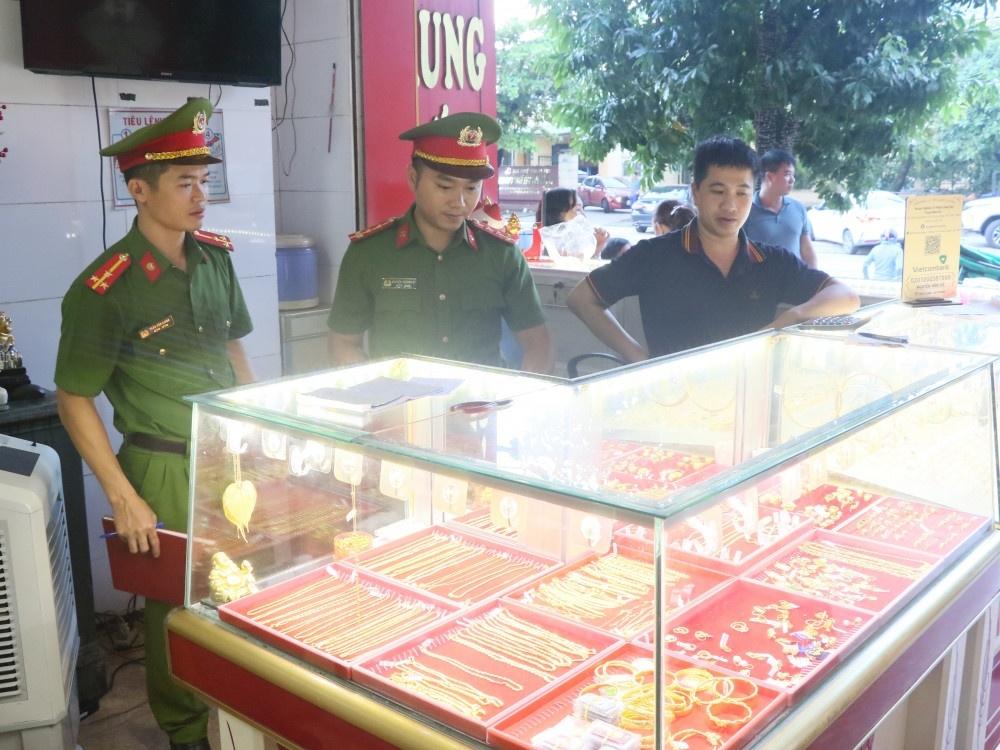 Đột nhập tiệm vàng trộm hơn 183 chỉ vàng rồi trốn vào Nam-1