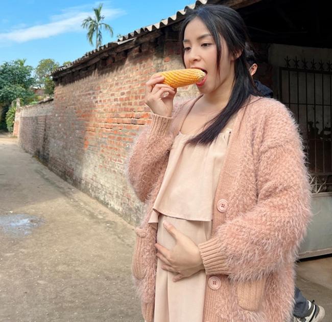 Phương Oanh, Lan Ngọc... chưa kết hôn đã lộ ảnh bầu vượt mặt-5