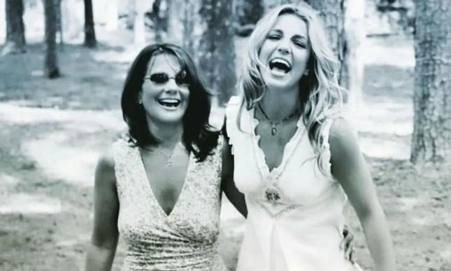 Britney Spears nguyền rủa mẹ ruột sau lời xin lỗi-2
