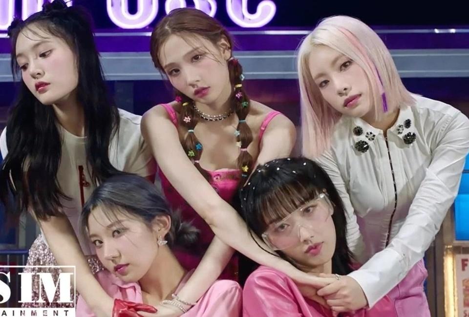 Nhạc sĩ bán đất, nợ nần vì nhóm nữ 14 triệu USD-1