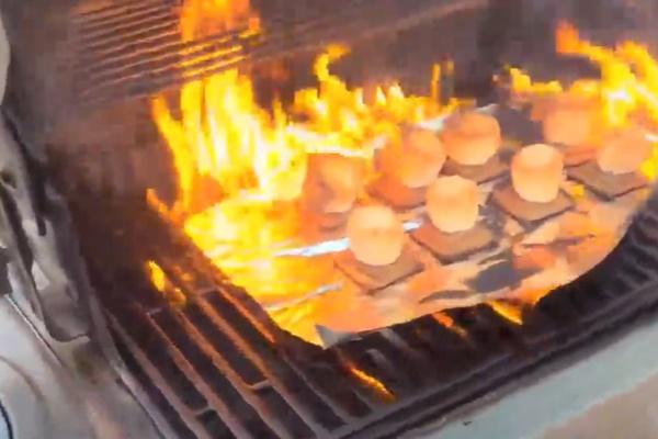 Cạn lời với loạt hành động hài hước tại những bữa tiệc sang chảnh-9