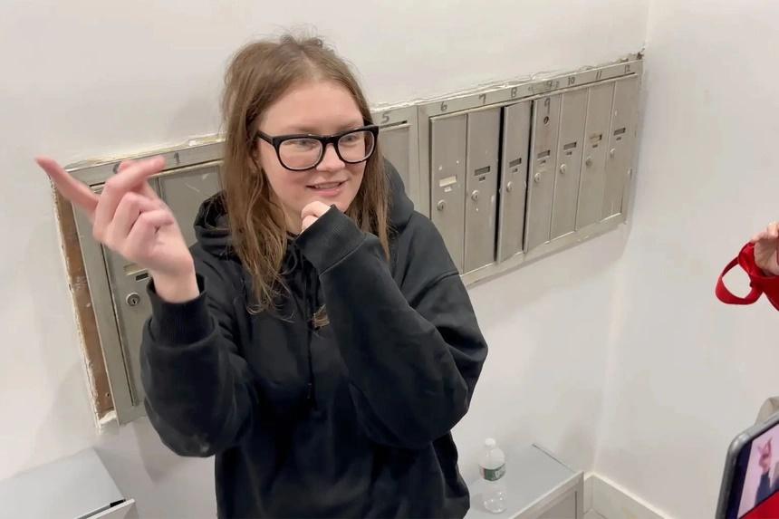 Tiểu thư lừa đảo Anna đã ra tù-2