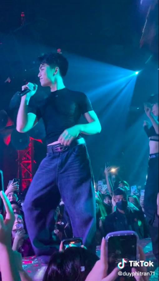 HIEUTHUHAI bắt trend áo đen bó sát giống MONO-3