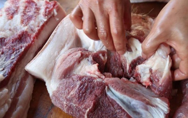 Thịt lợn tại sao chỗ đậm, chỗ nhạt? 4 điều cần biết khi mua thịt lợn-2