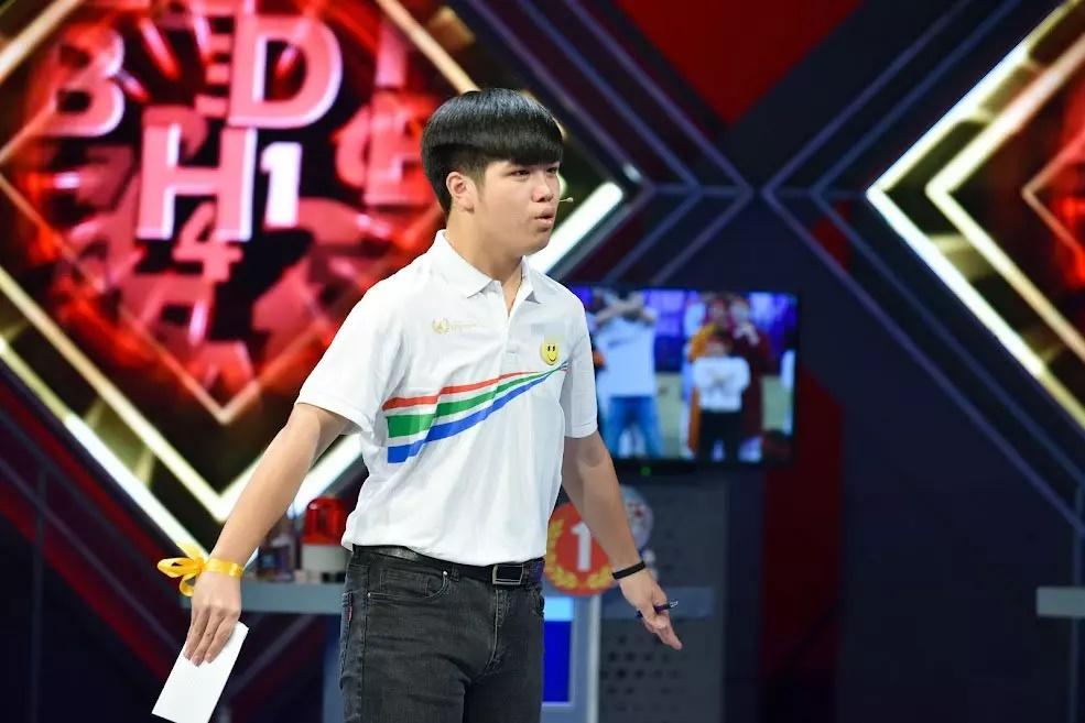 Quán quân Olympia năm 22 chia sẻ gắt về chuyện du học-2