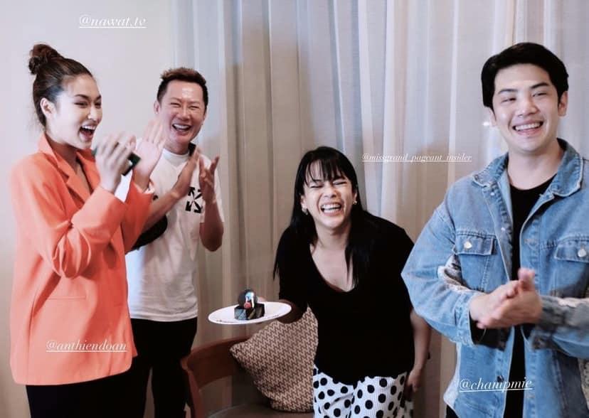 Hành động lấy điểm 10 của Thiên Ân trước Chủ tịch Miss Grand-1