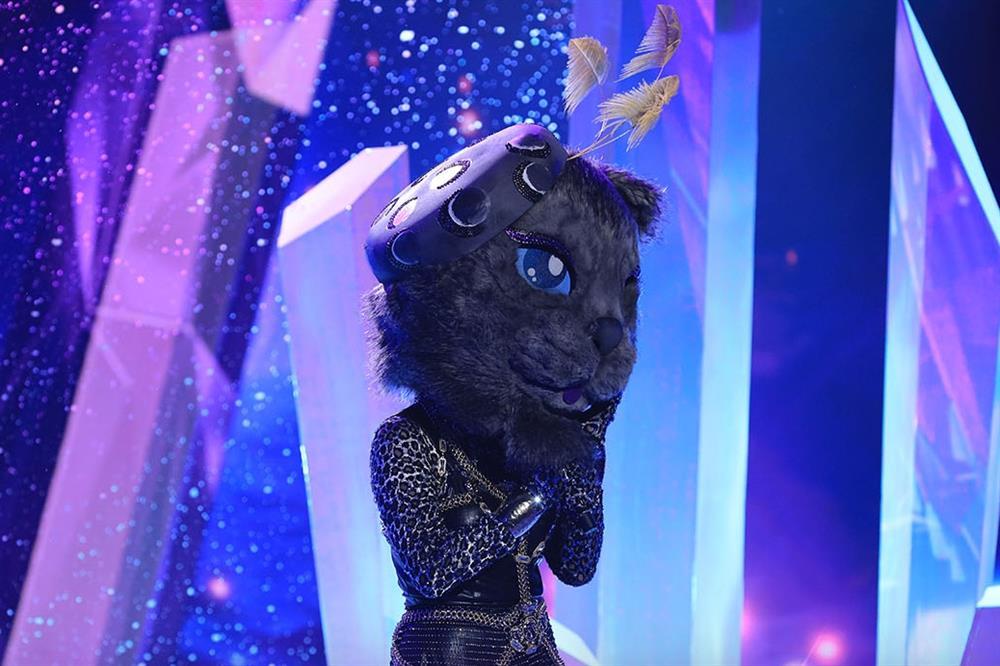 Báo Mắt Biếc Ca Sĩ Mặt Nạ lộ diện: Uyên Linh gây tiếc nuối-1