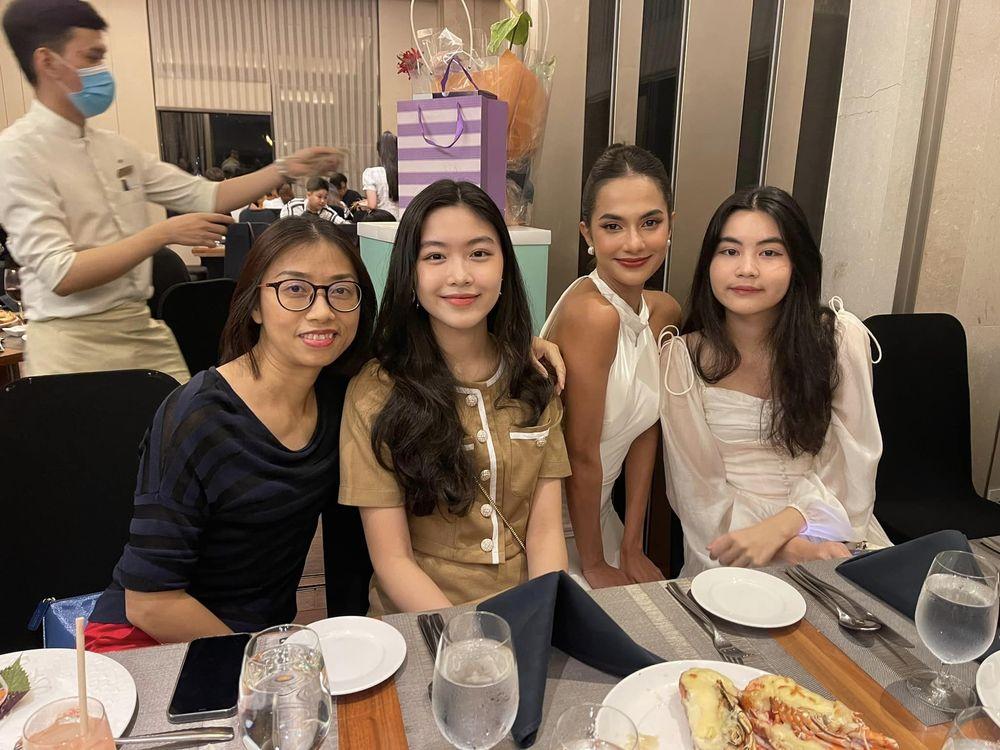 Con gái Quyền Linh đi sinh nhật cùng bố mà suýt át cả nhân vật chính-3