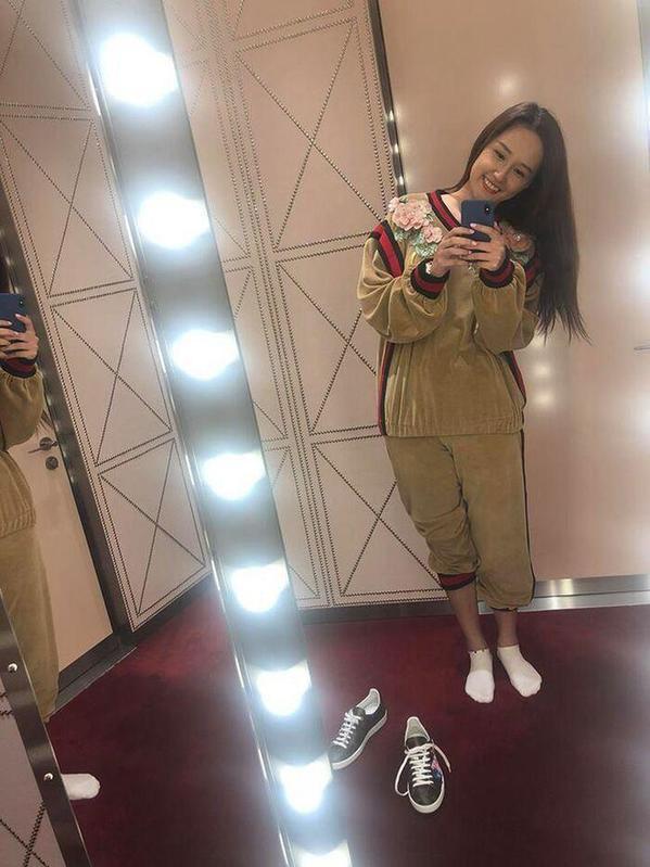 Mai Phương Thúy xuề xòa du hí với bạn, nhan sắc gây chú ý-9