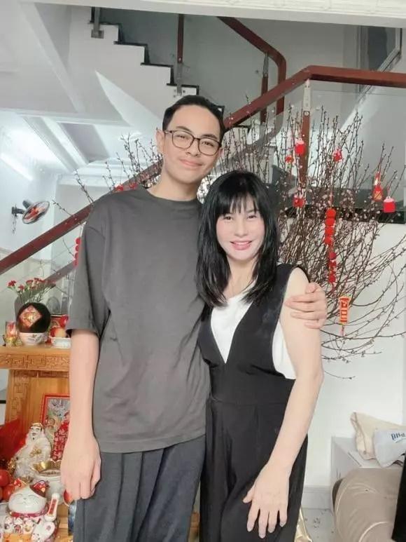 Cát Phượng ngơ ngác khi quý tử 18 tuổi muốn thi thể hình-2