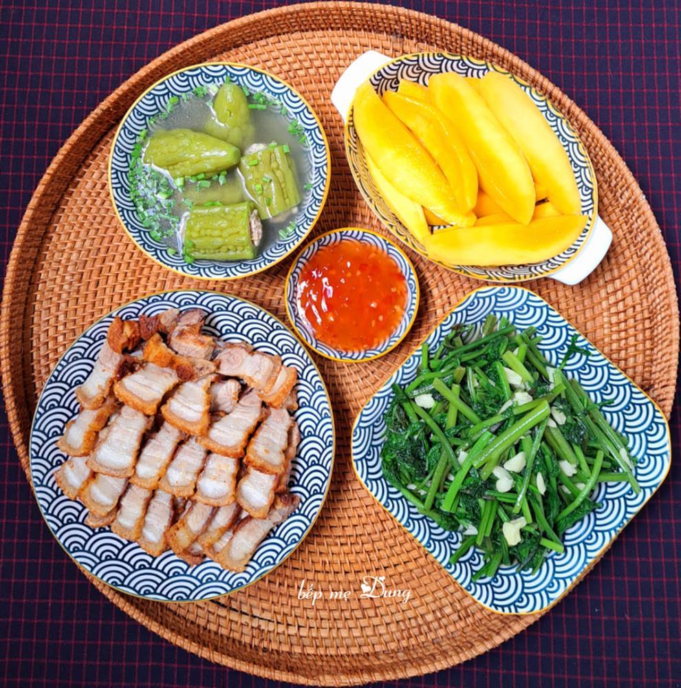 Trình làng loạt mâm cơm đầy ắp 4 người ăn, chả bao giờ lo trùng món-4