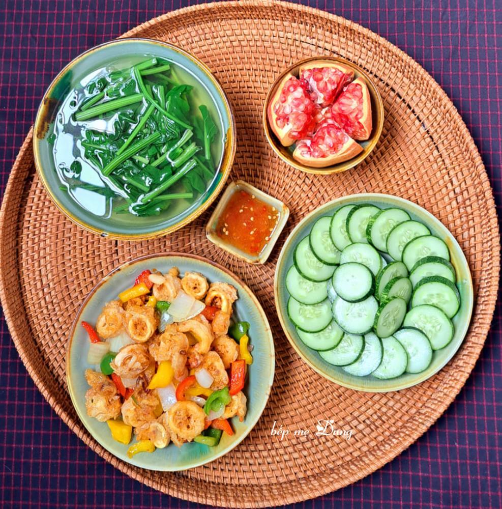 Trình làng loạt mâm cơm đầy ắp 4 người ăn, chả bao giờ lo trùng món-5