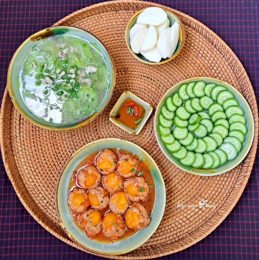 Trình làng loạt mâm cơm đầy ắp 4 người ăn, chả bao giờ lo trùng món-10