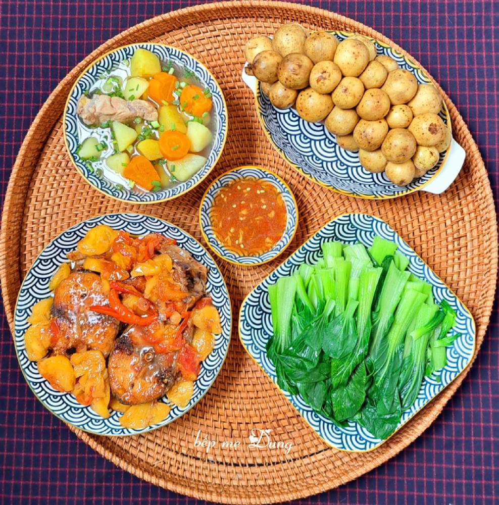 Trình làng loạt mâm cơm đầy ắp 4 người ăn, chả bao giờ lo trùng món-12