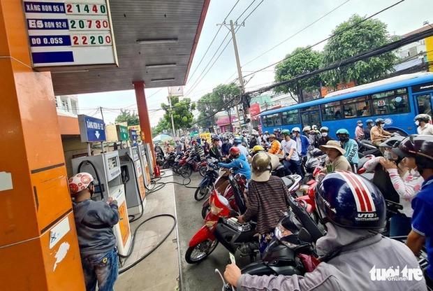 Đến tối 9/10, có 54 cửa hàng xăng dầu tại TP.HCM tạm hết hàng-1