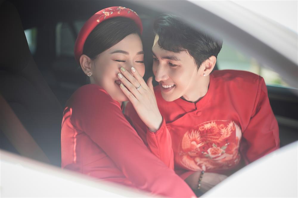 Hé lộ thiệp cưới cá tính, ý nghĩa của Bình An - Phương Nga-5