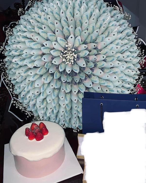 Bánh sinh nhật hinh vuông trang trí tiền tài ý nghĩa  Thu Hường Bakery