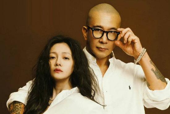 Từ Hy Viên và chồng Hàn hôn nhau mỗi ngày