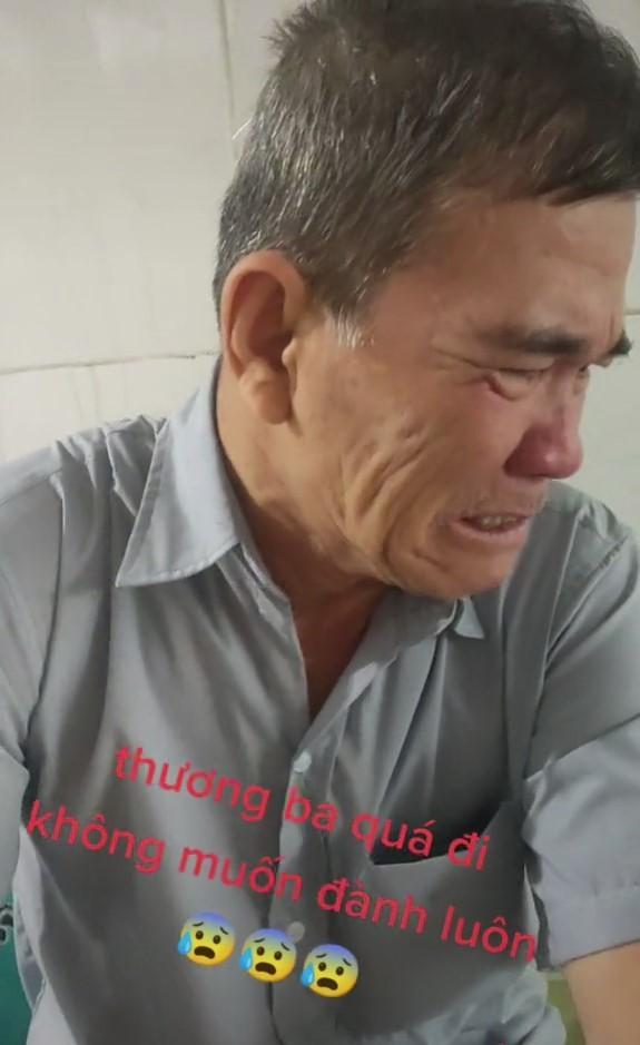 Con gái đi công việc xa nhà, bố vừa khóc, vừa đưa con tiền đi đường-4