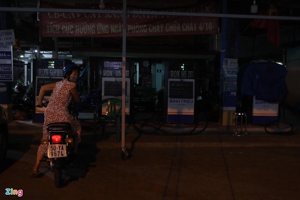 Hàng loạt cây xăng ở cửa ngõ TP.HCM hết xăng-10