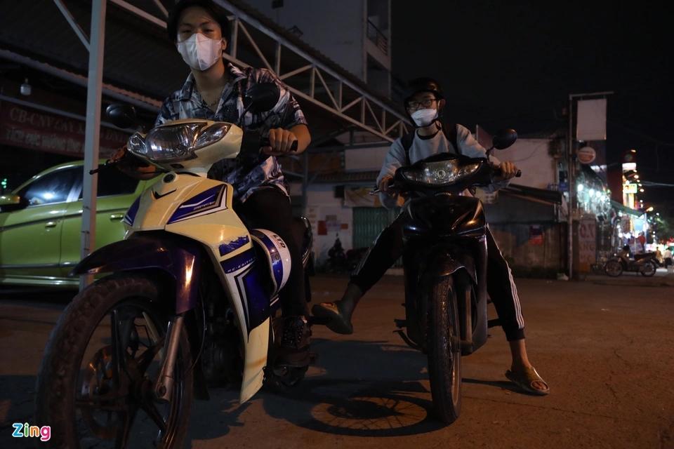 Hàng loạt cây xăng ở cửa ngõ TP.HCM hết xăng-11