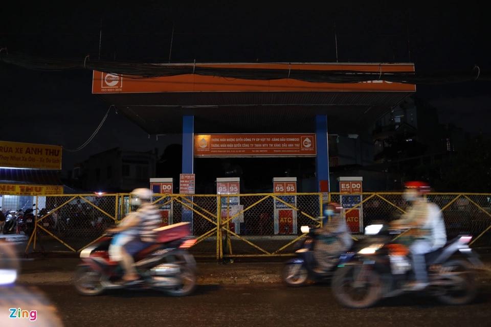 Hàng loạt cây xăng ở cửa ngõ TP.HCM hết xăng-14