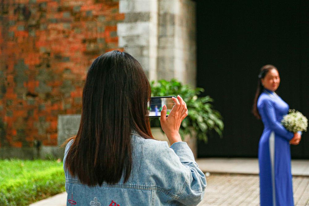 Chị em nô nức lên đồ check-in con đường lãng mạn nhất Hà Nội-2