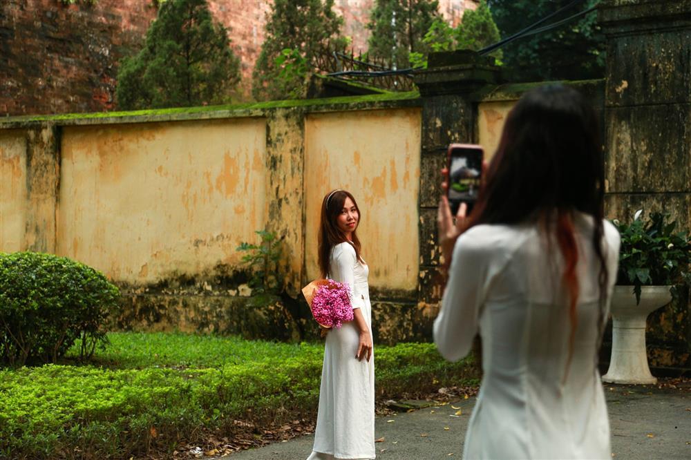 Chị em nô nức lên đồ check-in con đường lãng mạn nhất Hà Nội-4