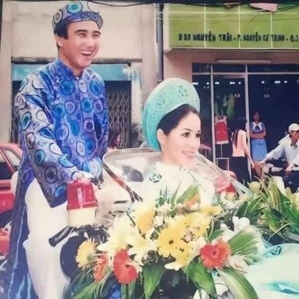 Sao Việt rước dâu độc lạ: Liêu Hà Trinh xích lô, Anh Tú xe điện-6