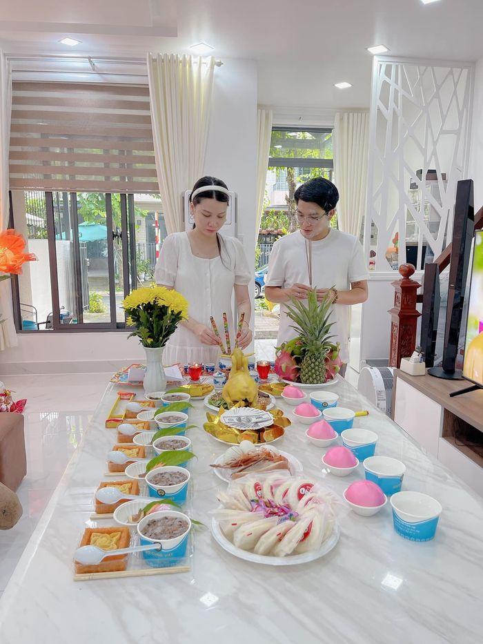 Hot mom Thanh Trần tậu nhà mới đón con thứ 3 chào đời