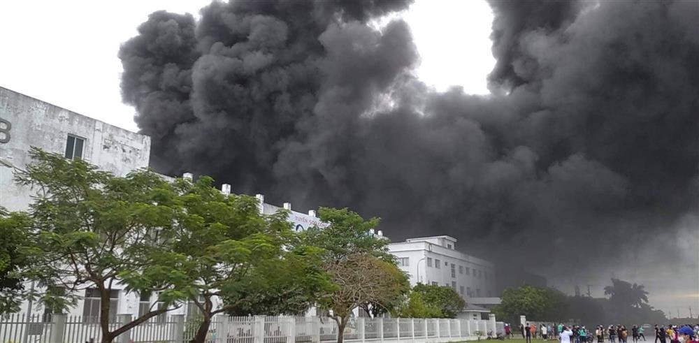 NÓNG: Cháy xưởng may ở Nam Định, hơn 250 xe máy bị thiêu rụi-1