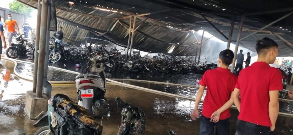NÓNG: Cháy xưởng may ở Nam Định, hơn 250 xe máy bị thiêu rụi-2