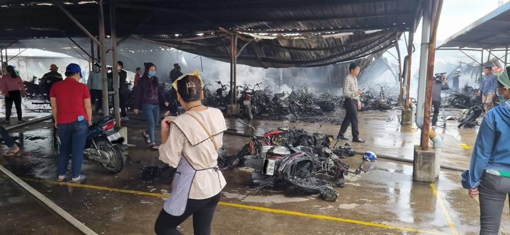 NÓNG: Cháy xưởng may ở Nam Định, hơn 250 xe máy bị thiêu rụi-4