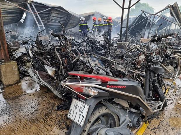 NÓNG: Cháy xưởng may ở Nam Định, hơn 250 xe máy bị thiêu rụi-5
