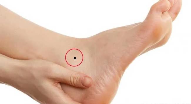 3 nốt ruồi ở lòng bàn chân tượng trưng cho Tài - Lộc - Danh-1