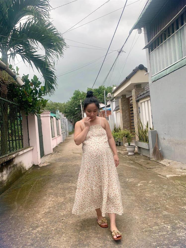 Ngoài lúc xuề xòa, vợ Lê Dương Bảo Lâm mặc đẹp kém gì celeb-2