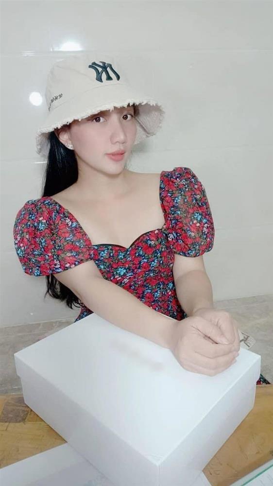 Ngoài lúc xuề xòa, vợ Lê Dương Bảo Lâm mặc đẹp kém gì celeb-10