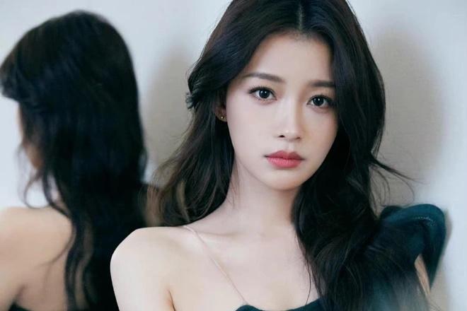 Tôn Di đẹp choáng ngợp tại lễ trao giải Kim Ưng 2022-11