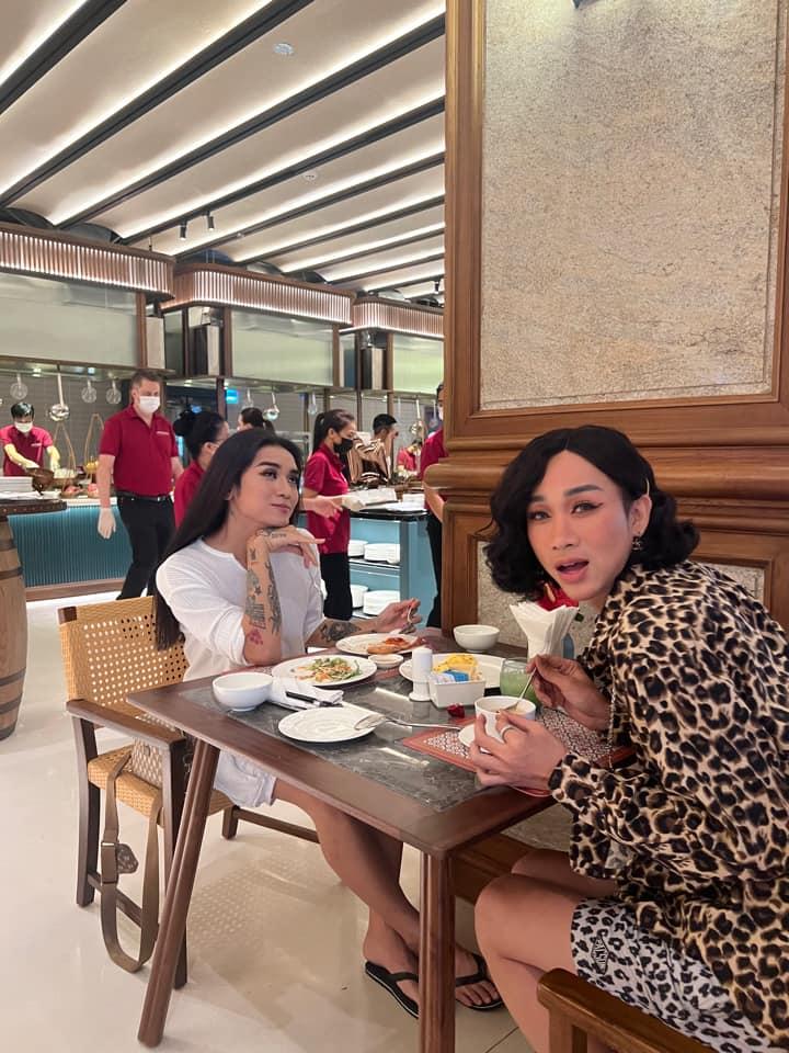 Một phù dâu của Diệu Nhi lộ ý đồ tăm tia chú rể Anh Tú-6