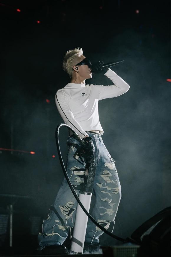 Bóc giá set đồ của Sơn Tùng trong lần tái xuất mới-8