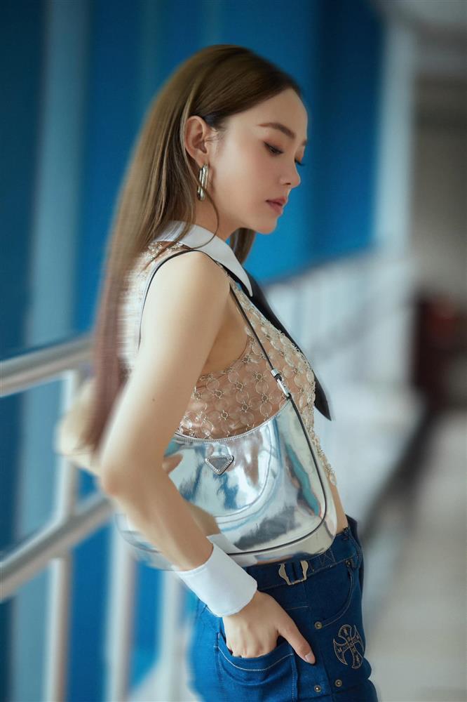 Minh Hằng đụng Tiểu Vy áo mặc như không, ai đỉnh hơn?-2