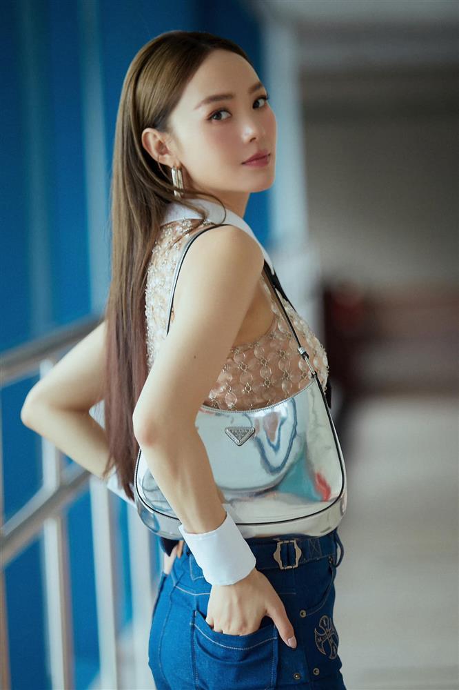 Minh Hằng đụng Tiểu Vy áo mặc như không, ai đỉnh hơn?-4