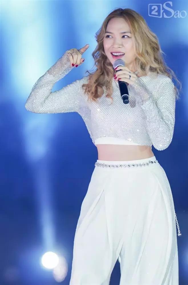 Mỹ Tâm chữa cháy kịp thời tránh bị soi mang thai ở livestream-6