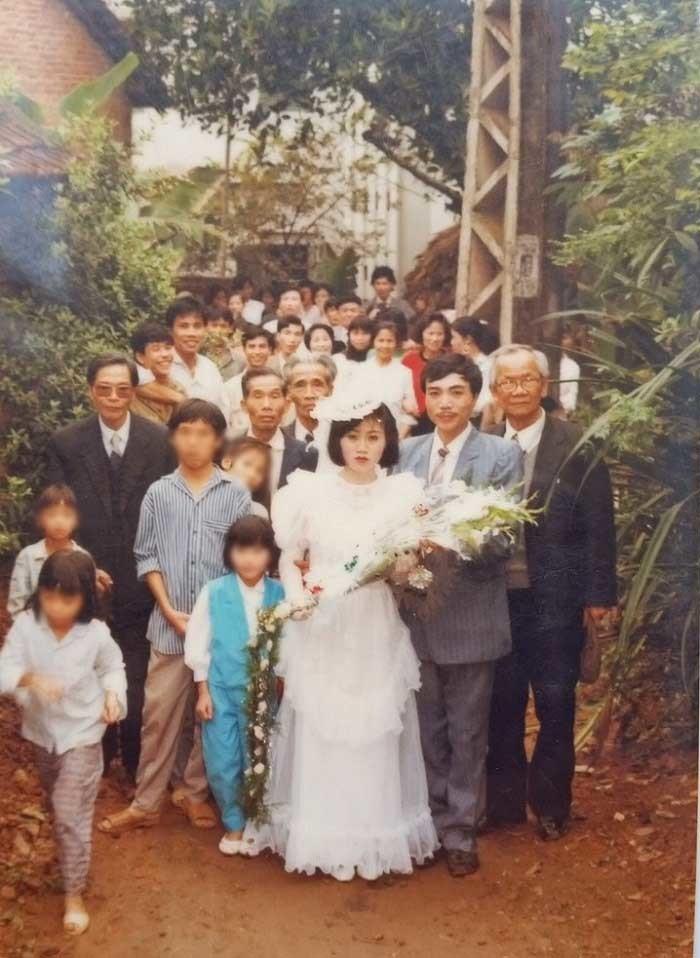 Ảnh cưới giản dị 30 năm trước gây bão: Rước dâu bằng xe đạp-6