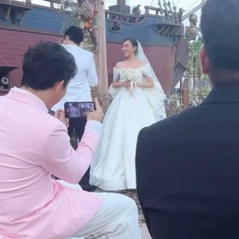 Không thể nhận ra Kiều Minh Tuấn trong đám cưới Diệu Nhi-2