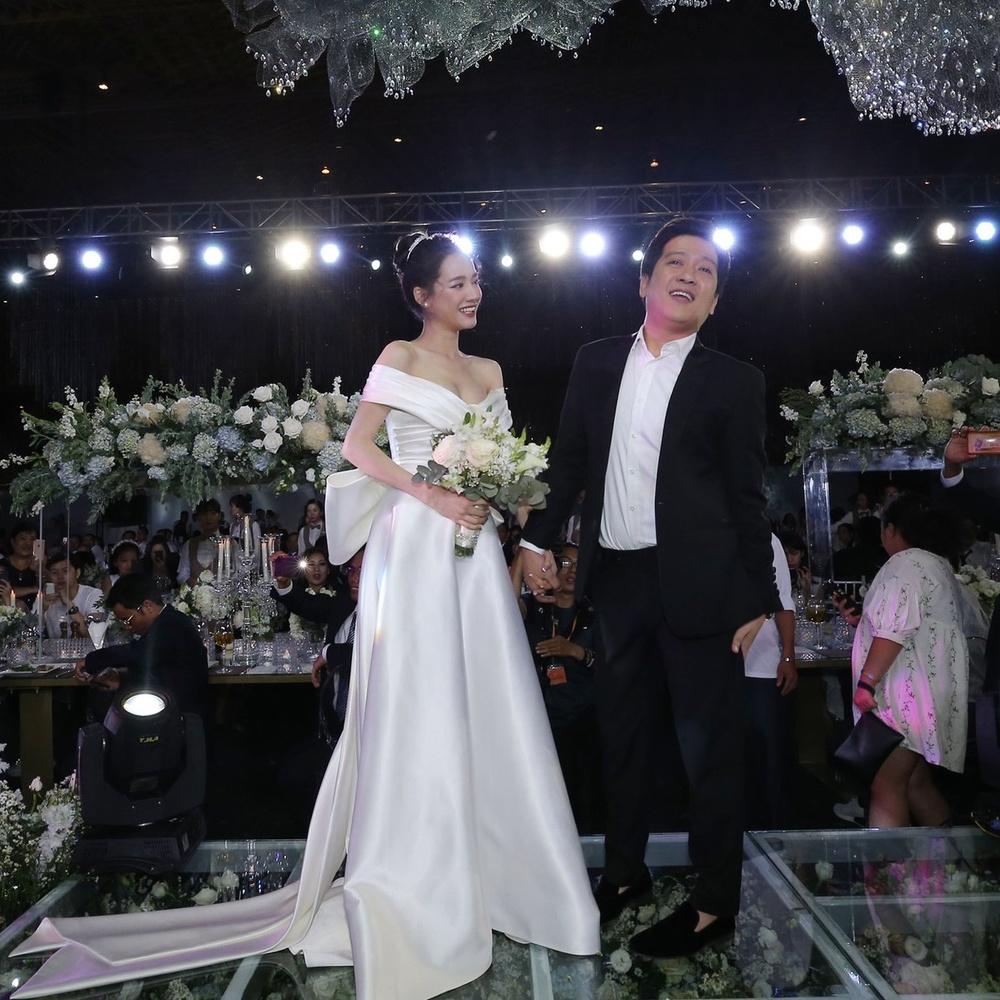 Á hậu Phương Nga mặc váy cưới từ croptop, bạo chưa từng có-3