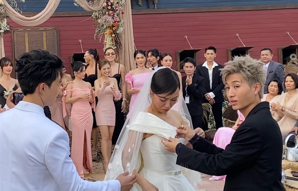 Diệu Nhi bung váy trong đám cưới, liên tục cần hỗ trợ-4