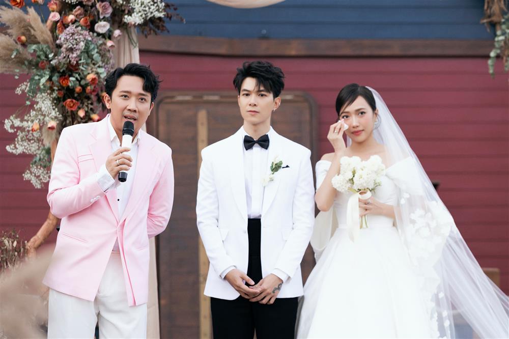 Diệu Nhi bung váy trong đám cưới, liên tục cần hỗ trợ-14