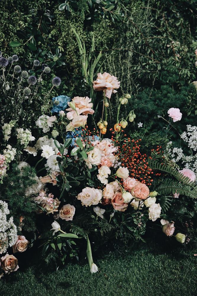 Choáng ngợp không gian cưới chẳng kém ai của Liêu Hà Trinh-14